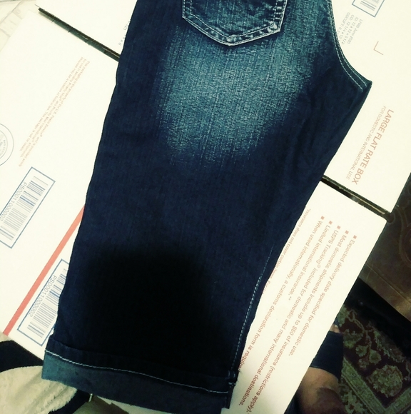 💝VIP DISTRESSED LADY JEAN SHORTS🎠 - Picture 7 of 8